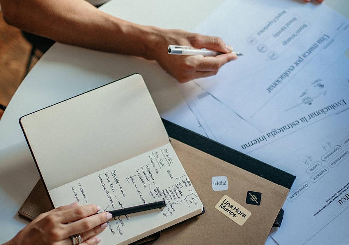 Una Hora Menos se convierte en la primera agencia canaria de branding en adherirse a AEBRAND