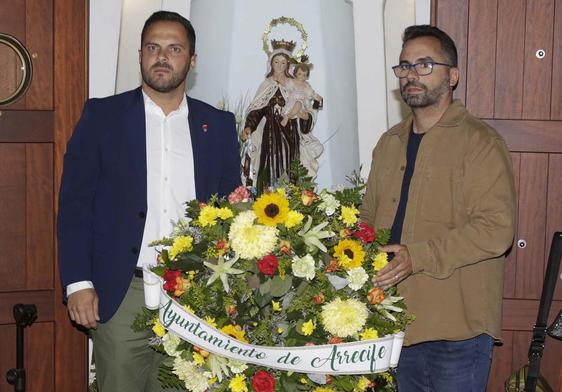 De León para la contratación del servicio de grúa y aparta al teniente de alcalde