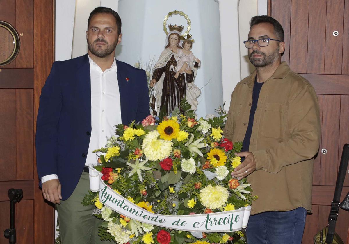 De León para la contratación del servicio de grúa y aparta al teniente de alcalde