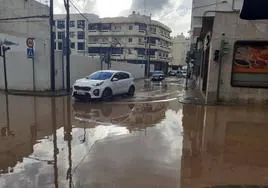 Imagen de una de las calles de Arrecife inundadas por la lluvia.