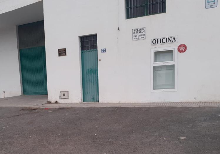 Fachada del inmueble que hace de sede social de Click Asistencia.