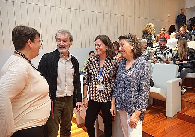 Fernando Simón departe antes del inicio de la jornada en el salón de actos del Hospital General de Fuerteventura.