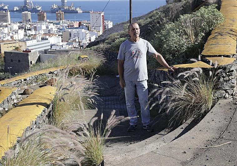 Pablo Melcón en un tramo del camino que pide recuperar.