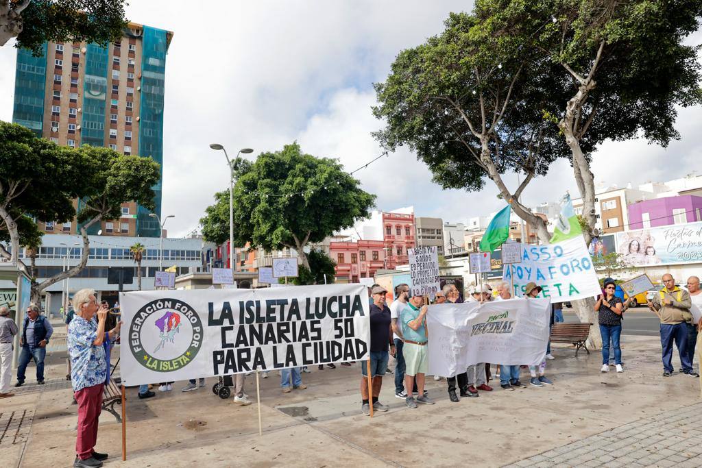 El Pacto Vecinal sale a la calle en protesta para recuperar el Canarias 50