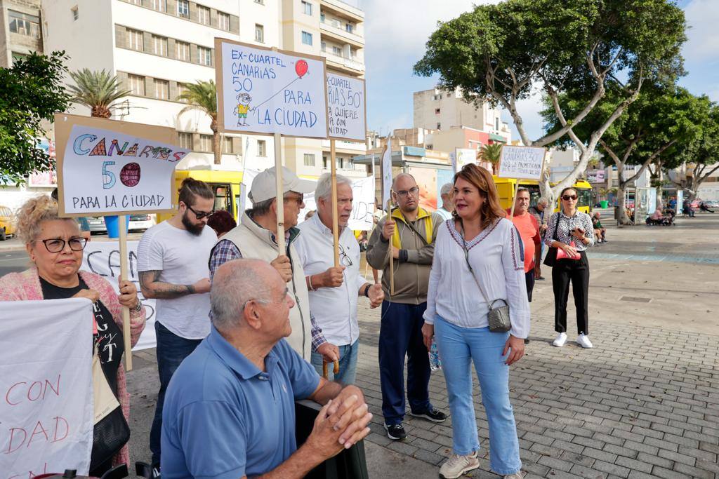 El Pacto Vecinal sale a la calle en protesta para recuperar el Canarias 50