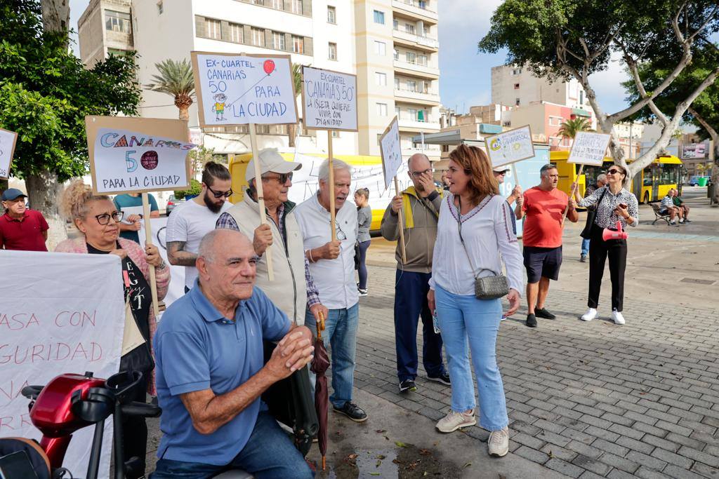 El Pacto Vecinal sale a la calle en protesta para recuperar el Canarias 50