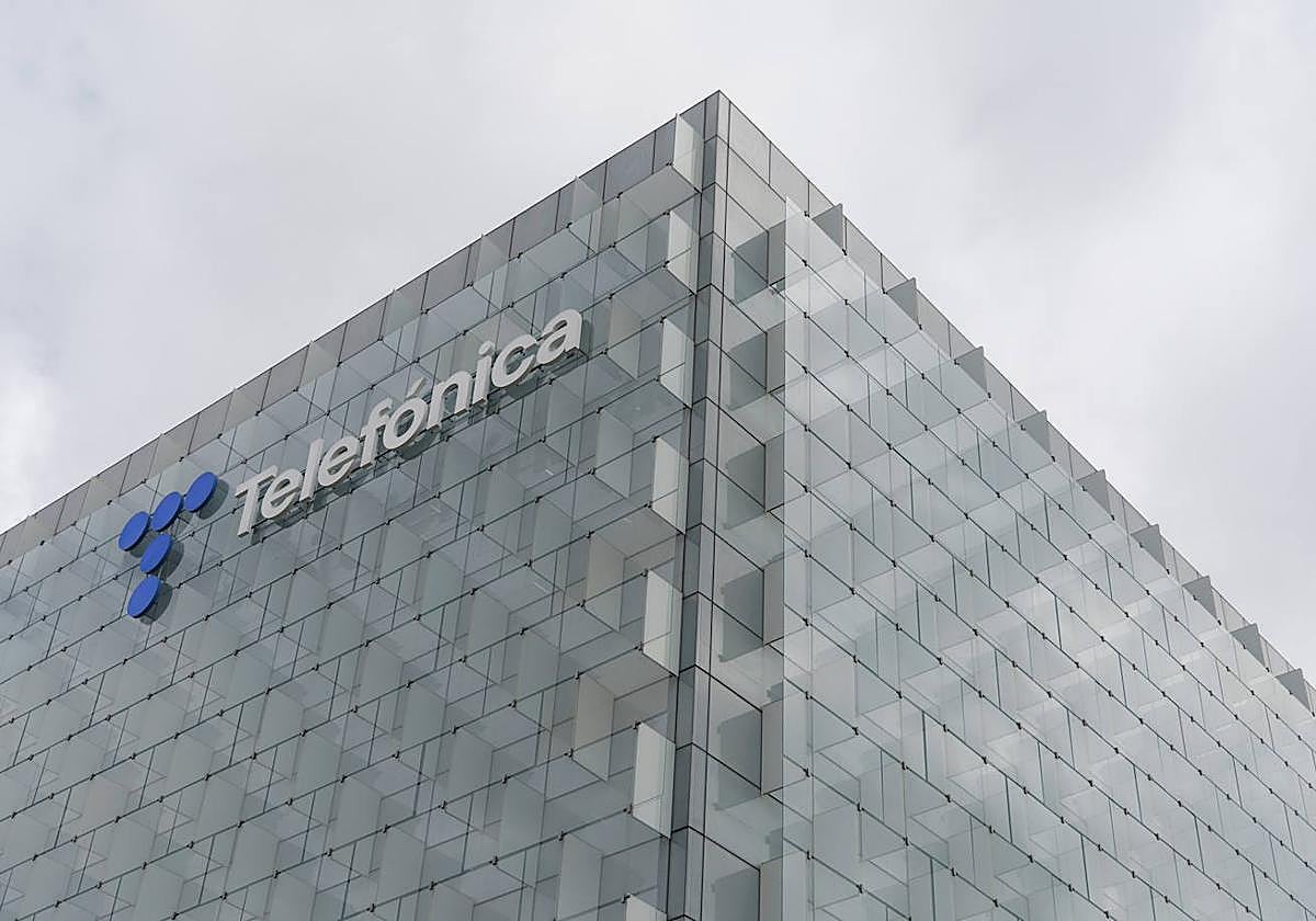 Exterior de la sede de Telefónica, en el ensanche de Las Tablas, en el distrito de Fuencarral-El Pardo, Madrid.