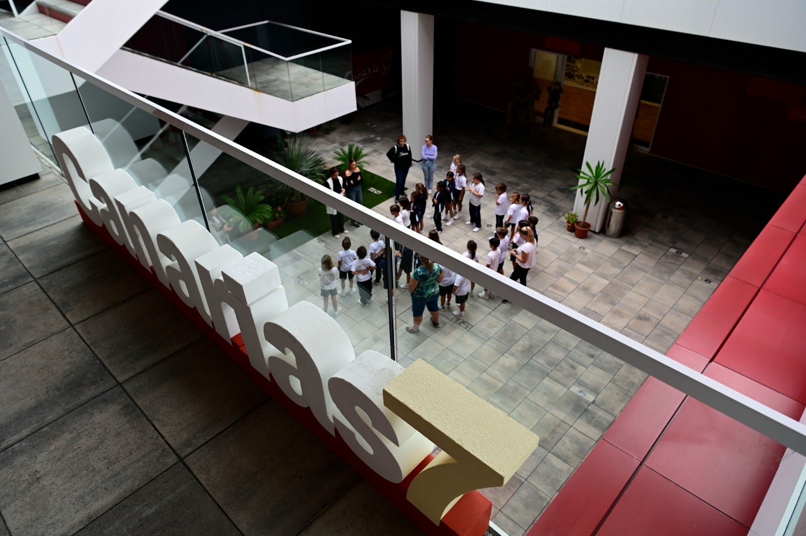 La visita del Canterbury Maspalomas a CANARIAS7, en imágenes