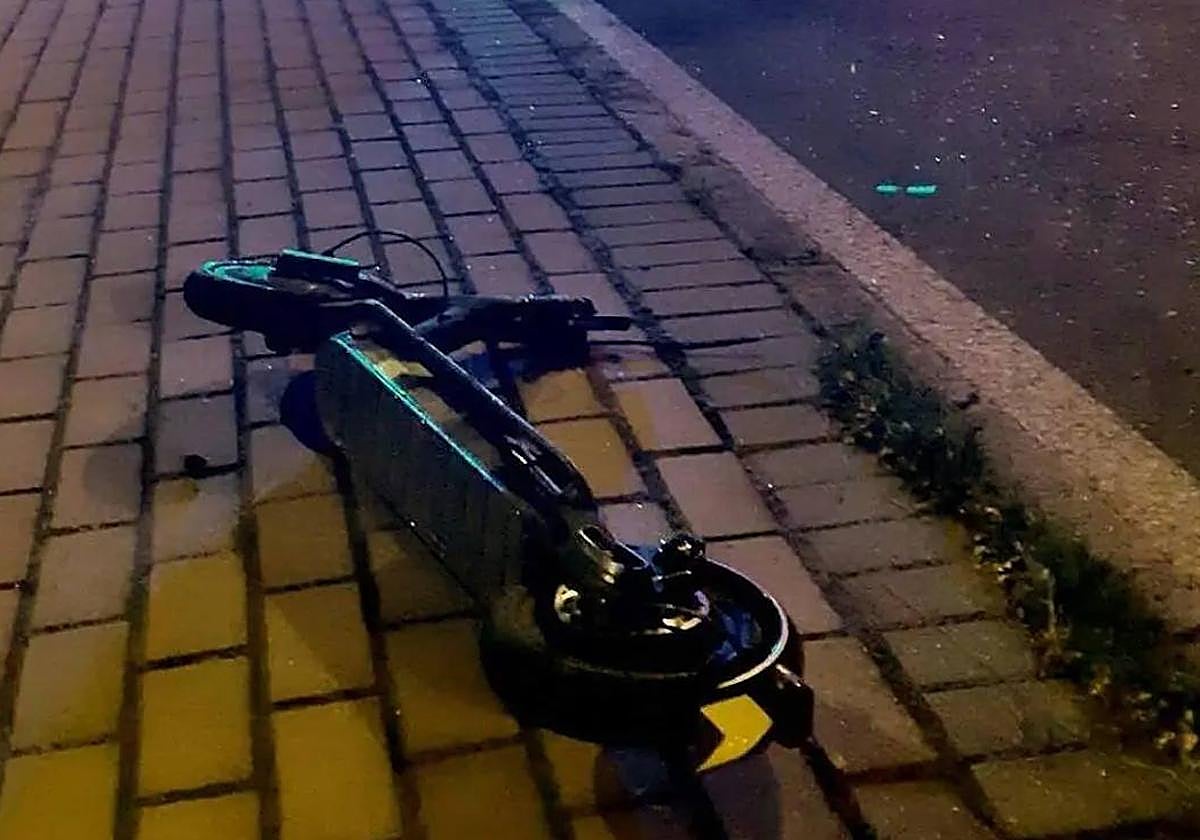 Grave al colisionar su patinete con un turismo en Puerto del Rosario