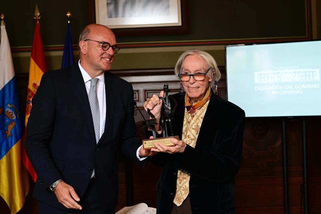 Reconocimientos para Emilio Cuevas, Dolores Corbella y Pepe Dámaso en el 45 aniversario de la Constitución