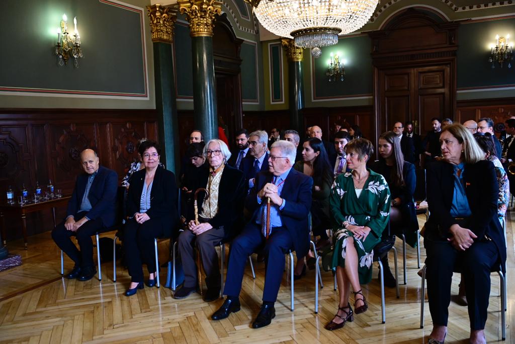 Reconocimientos para Emilio Cuevas, Dolores Corbella y Pepe Dámaso en el 45 aniversario de la Constitución