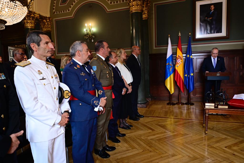 Reconocimientos para Emilio Cuevas, Dolores Corbella y Pepe Dámaso en el 45 aniversario de la Constitución