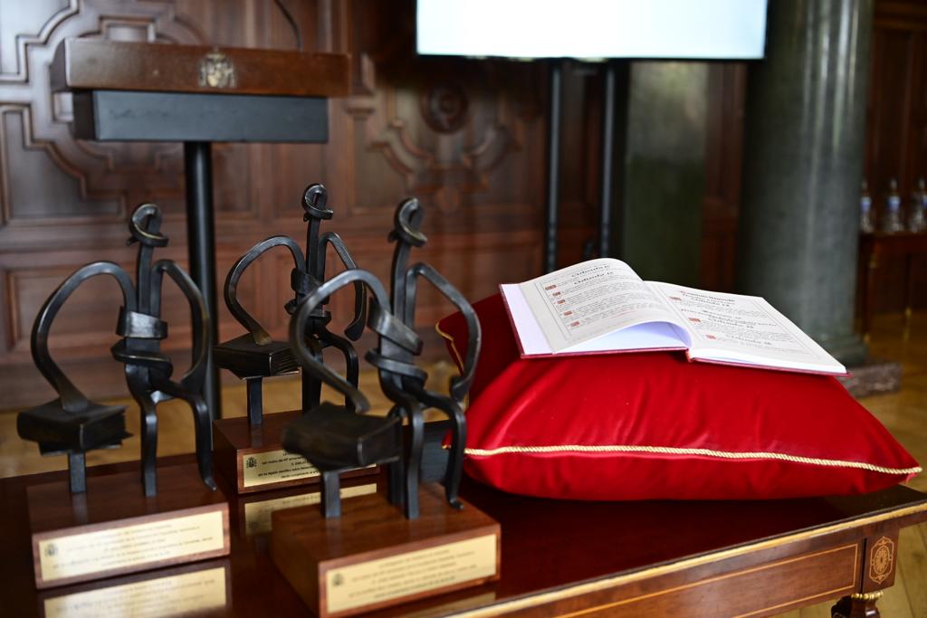 Reconocimientos para Emilio Cuevas, Dolores Corbella y Pepe Dámaso en el 45 aniversario de la Constitución