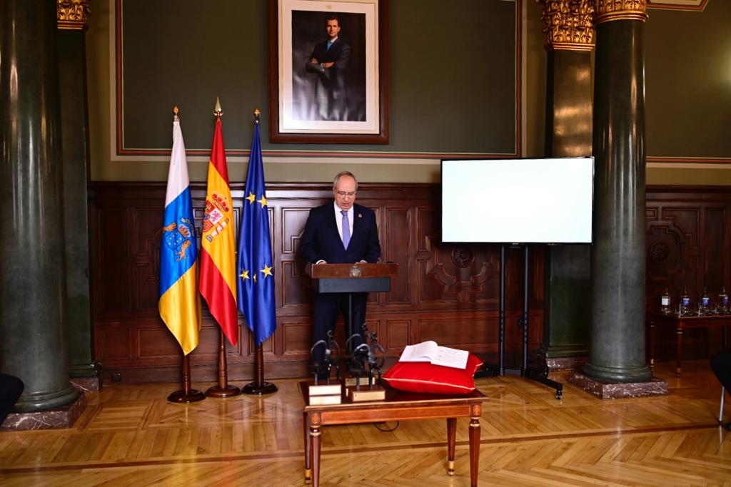 Reconocimientos para Emilio Cuevas, Dolores Corbella y Pepe Dámaso en el 45 aniversario de la Constitución