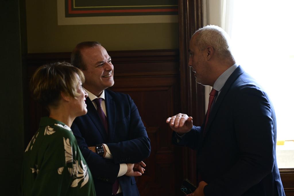 Reconocimientos para Emilio Cuevas, Dolores Corbella y Pepe Dámaso en el 45 aniversario de la Constitución