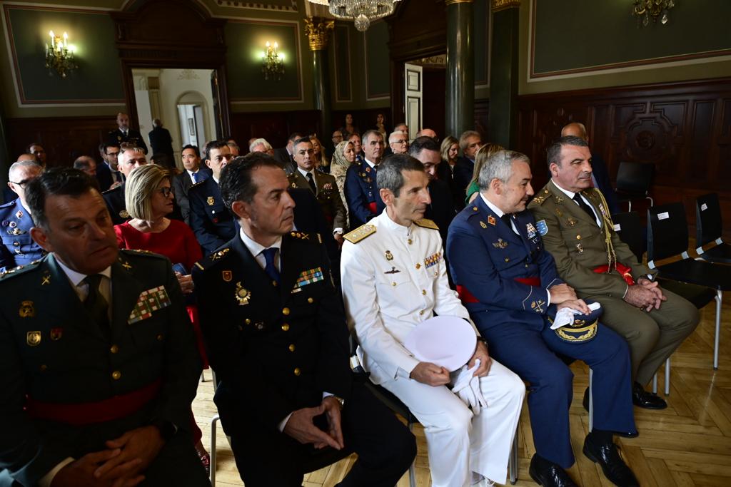 Reconocimientos para Emilio Cuevas, Dolores Corbella y Pepe Dámaso en el 45 aniversario de la Constitución