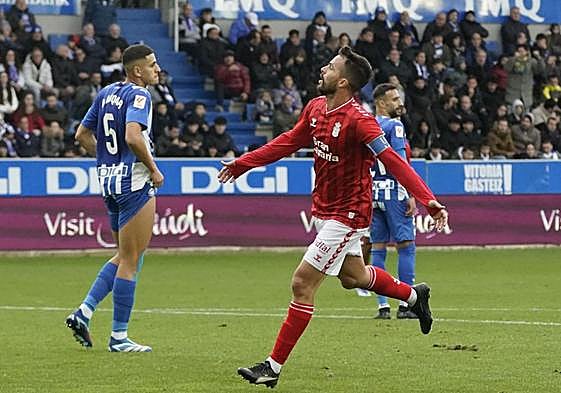 Kirian Rodríguez celebra el gol de la UD en Mendizorroza.