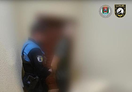 Imagen del arresto en redes sociales de la Policía Local.