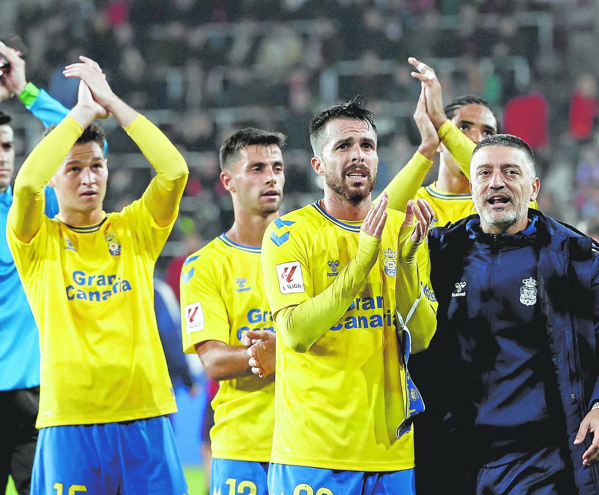 La UD celebra el empate en feudo de Osasuna.