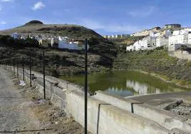 Imagen de archivo del barrio de Piletas y la presa origen de los mosquitos.