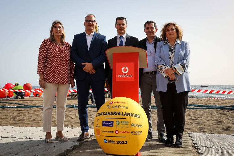 El acto se llevó a cabo en la playa de Salinetas.