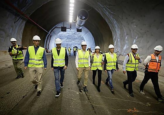 Visita del consejero de Obras Públicas, Pablo Rodríguez, a los túneles de Faneque.