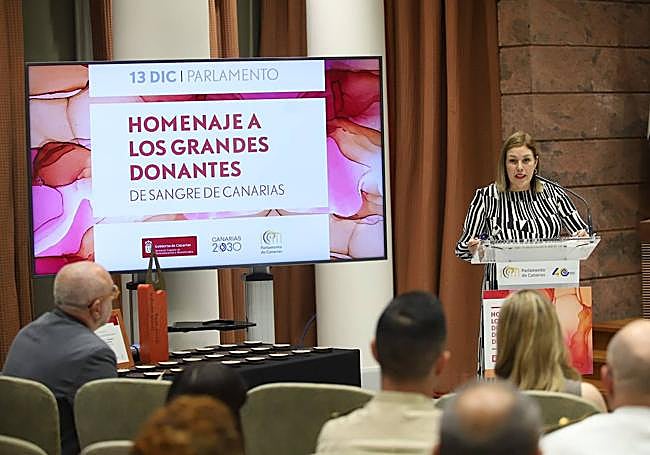 Astrid Pérez, en un momento de su intervención en el reconocimiento a los canarios y canarias que más han donado sangre en Canarias.