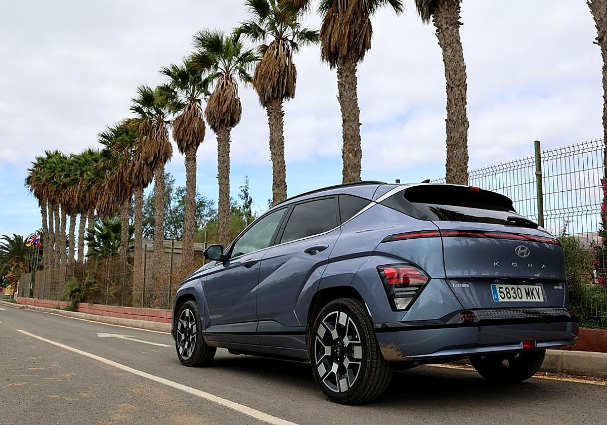 Imagen lateral del Hyundai Kona.