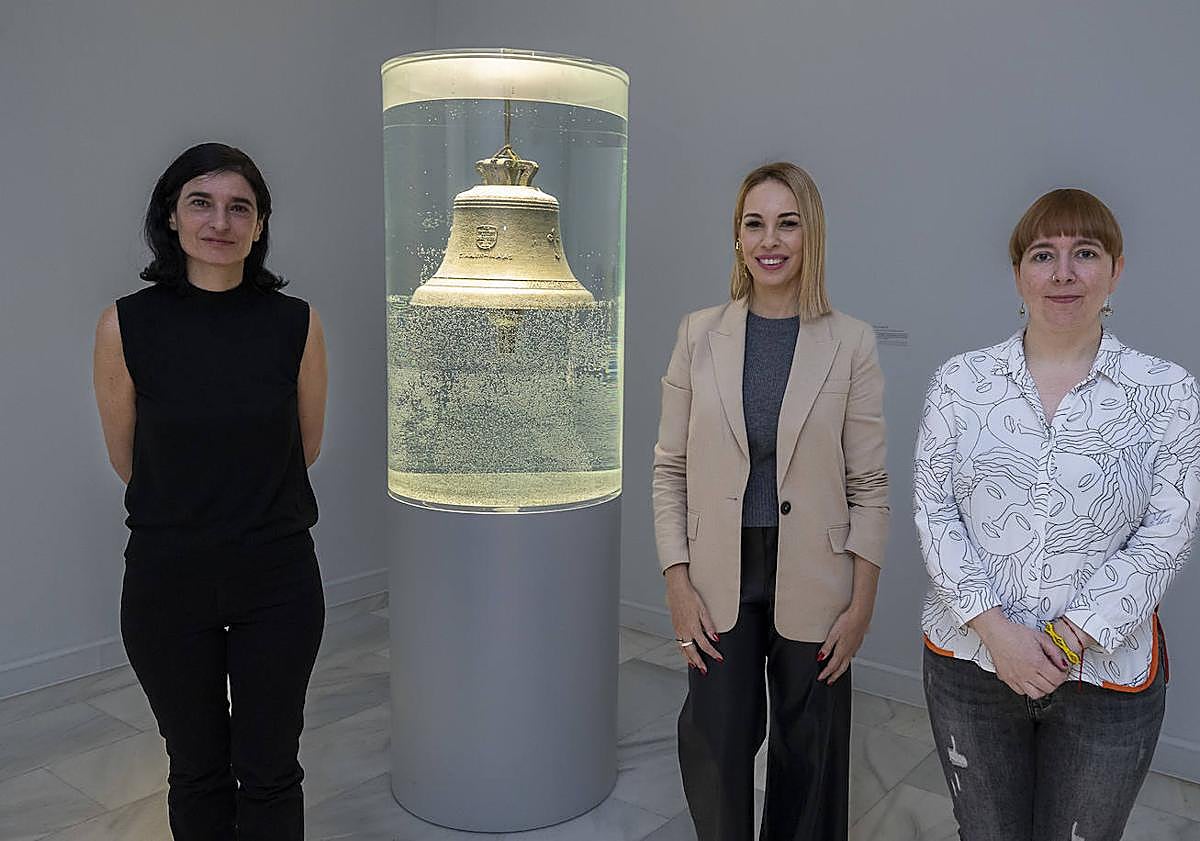 Imagen principal - Distintos momentos de la presentación de la muestra a la prensa.