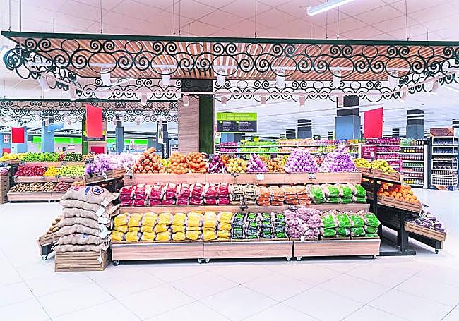 Interior de un establecimiento HiperDino.