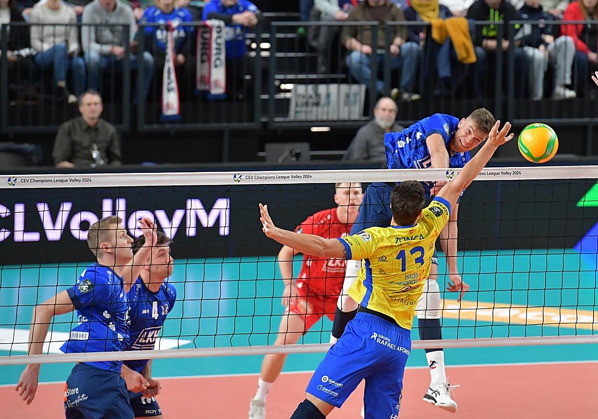 Imagen principal - Victoria de prestigio para el Guaguas en Alemania que le permite soñar (0-3)