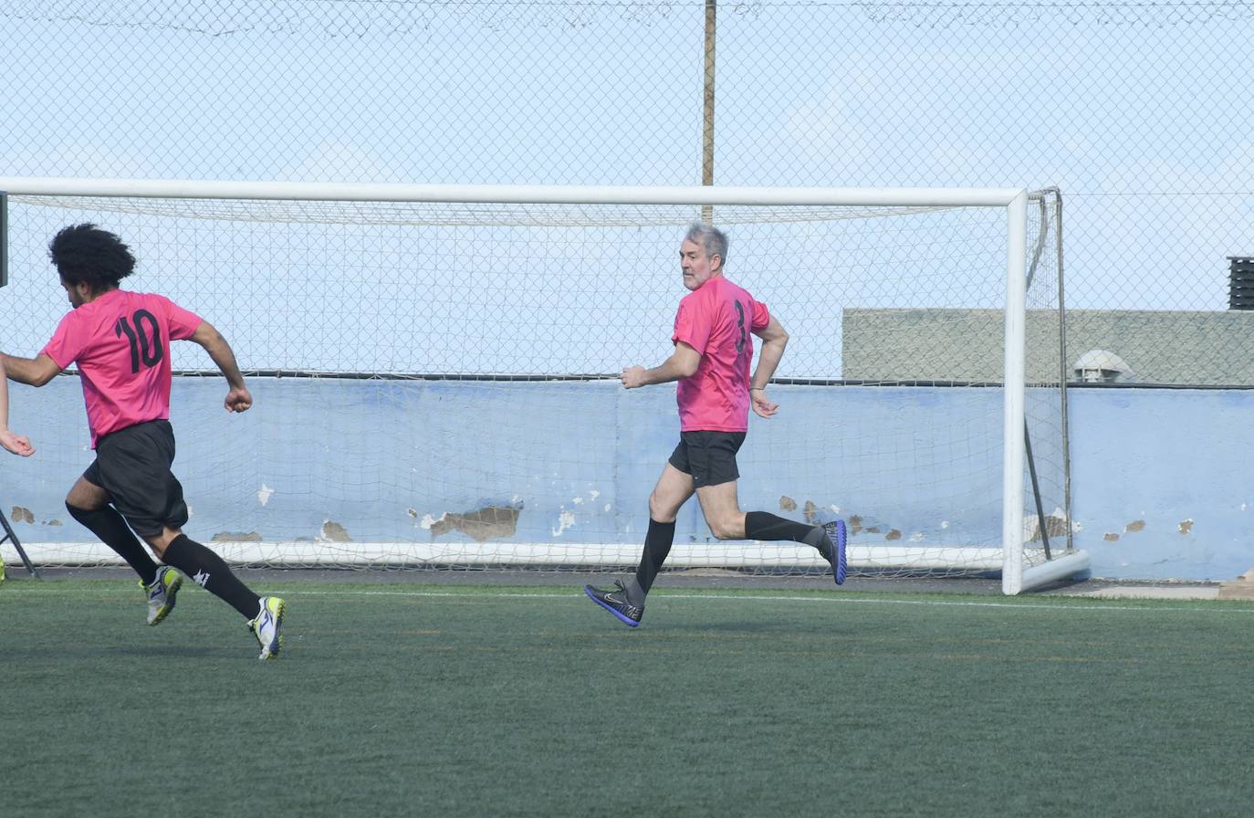 Clavijo, todo un futbolista en un encuentro solidario