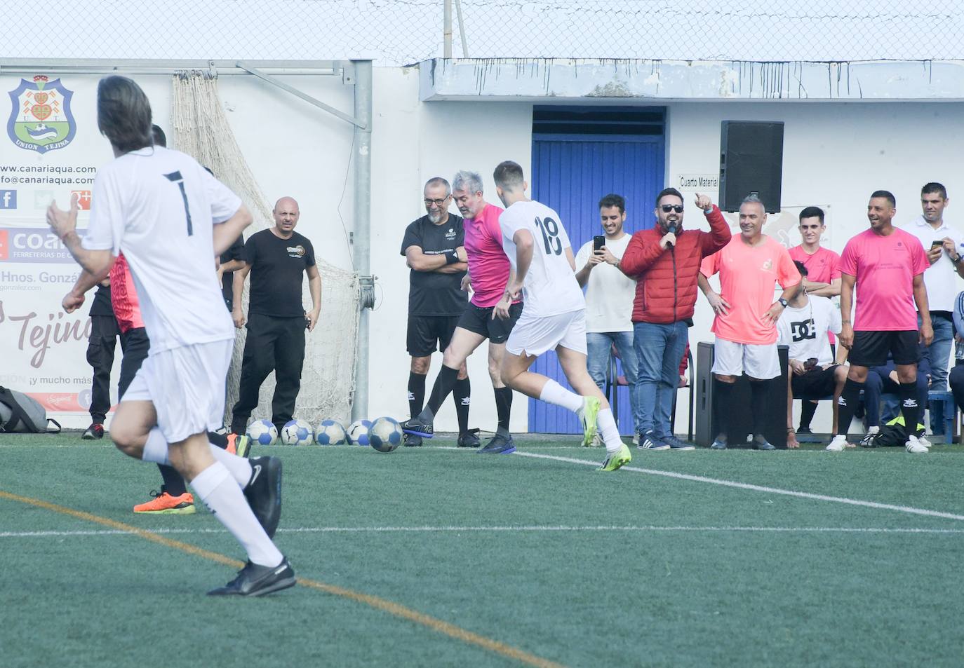 Clavijo, todo un futbolista en un encuentro solidario