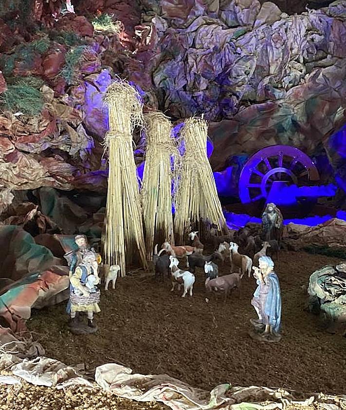 Imagen secundaria 2 - ...Y el Niño Jesús ya llegó al belén más grande del sureste