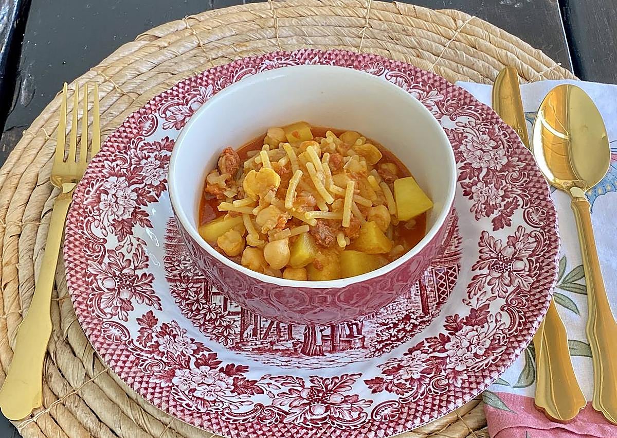 Imagen secundaria 1 - Potaje de berros, rancho canario y tortitas de carnaval