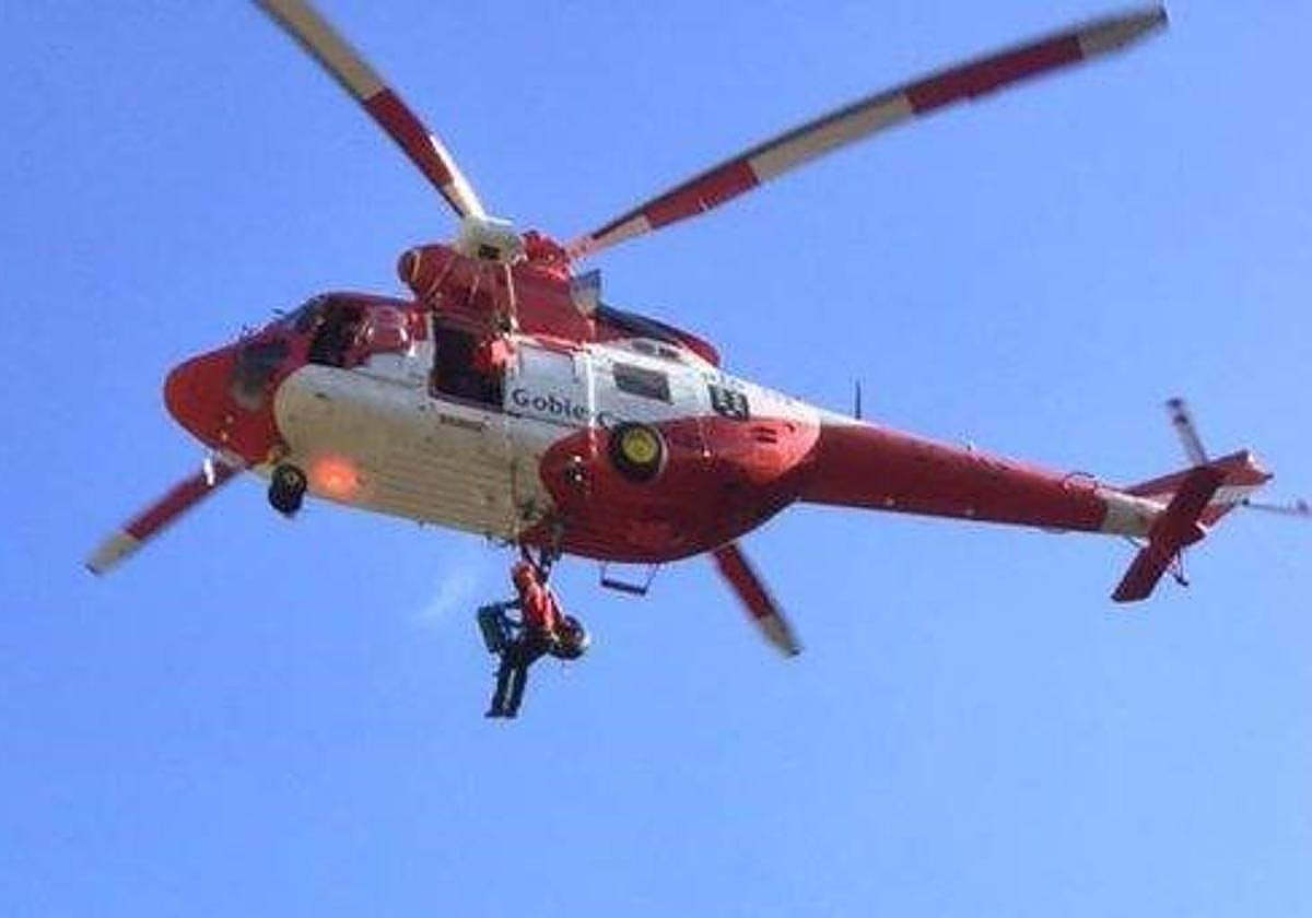 Imagen de un helicóptero del GES.