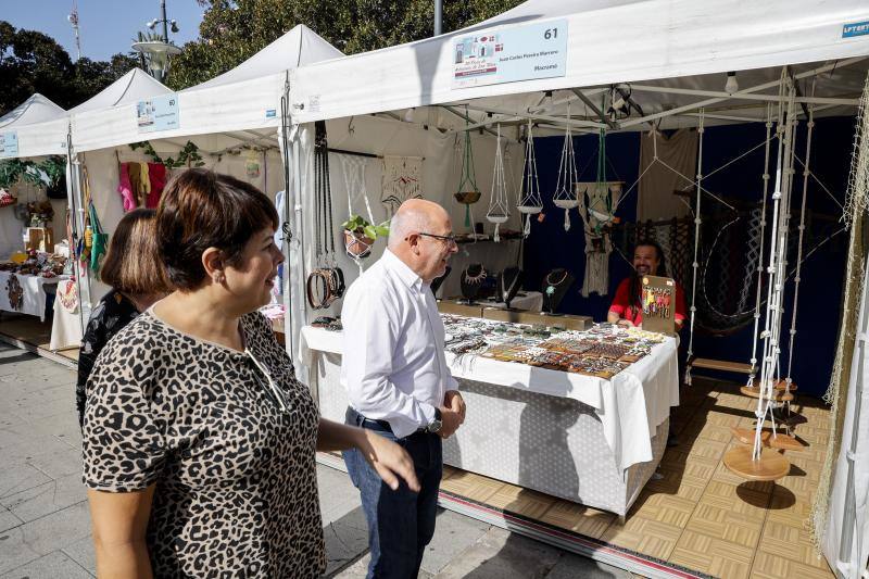 Fotos: 94 profesionales se dan cita en la Feria de Artesanía de San Telmo