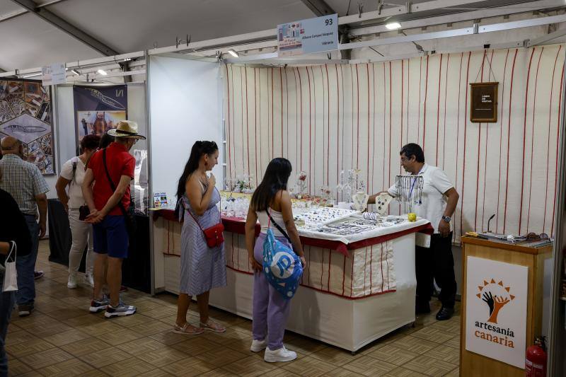 Fotos: 94 profesionales se dan cita en la Feria de Artesanía de San Telmo