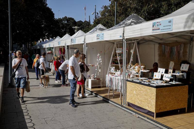 Fotos: 94 profesionales se dan cita en la Feria de Artesanía de San Telmo
