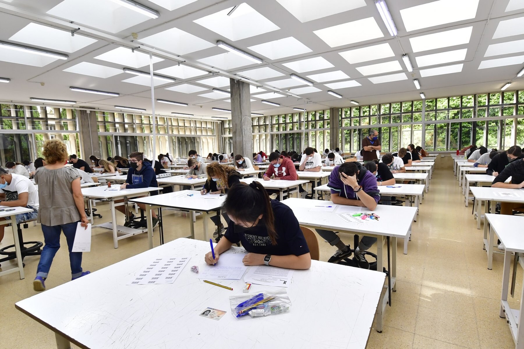 Foto de estudiantes realizando la EBAU en junio de 2021 en la ULPGC. / JUAN CARLOS ALONSO