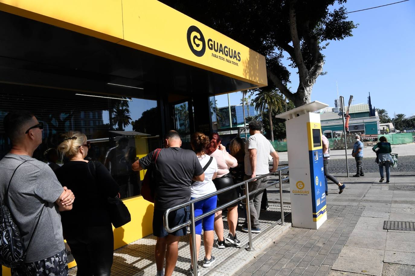 Fotos: Colas en la estación de Santa Catalina por la gratuidad de los bonos