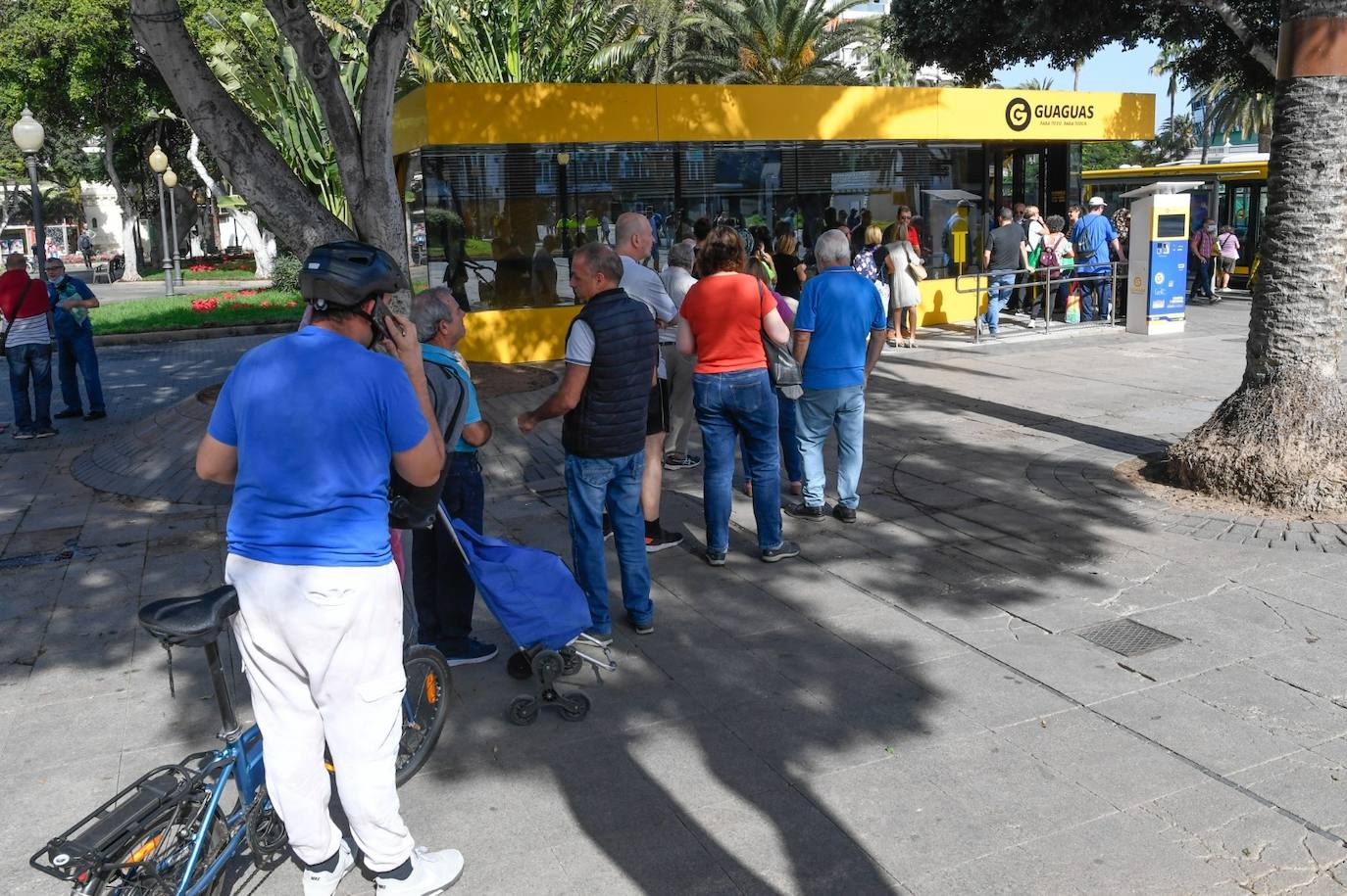 Fotos: Colas en la estación de Santa Catalina por la gratuidad de los bonos