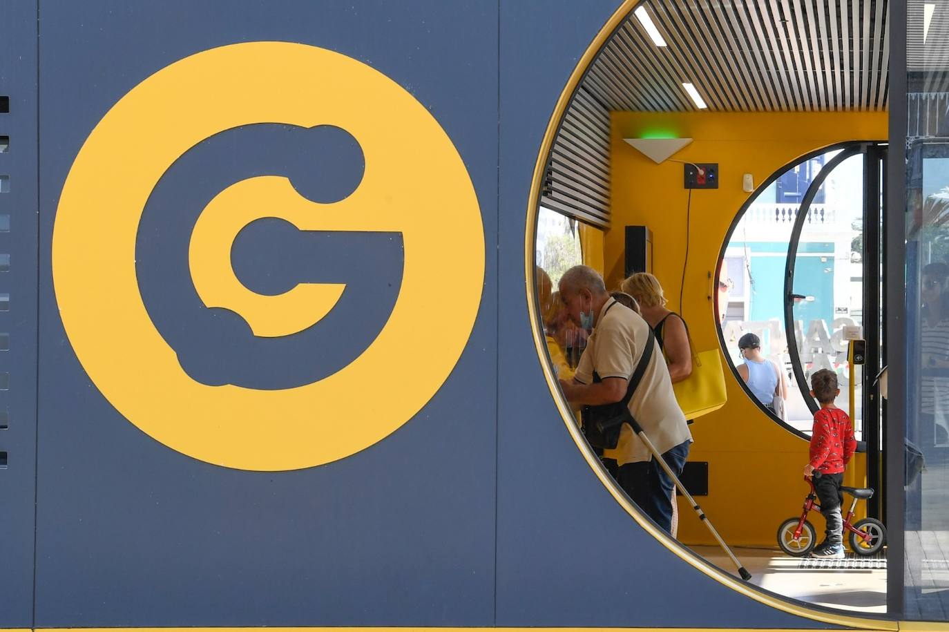 Fotos: Colas en la estación de Santa Catalina por la gratuidad de los bonos