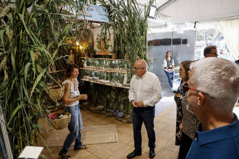 Fotos: 94 profesionales se dan cita en la Feria de Artesanía de San Telmo