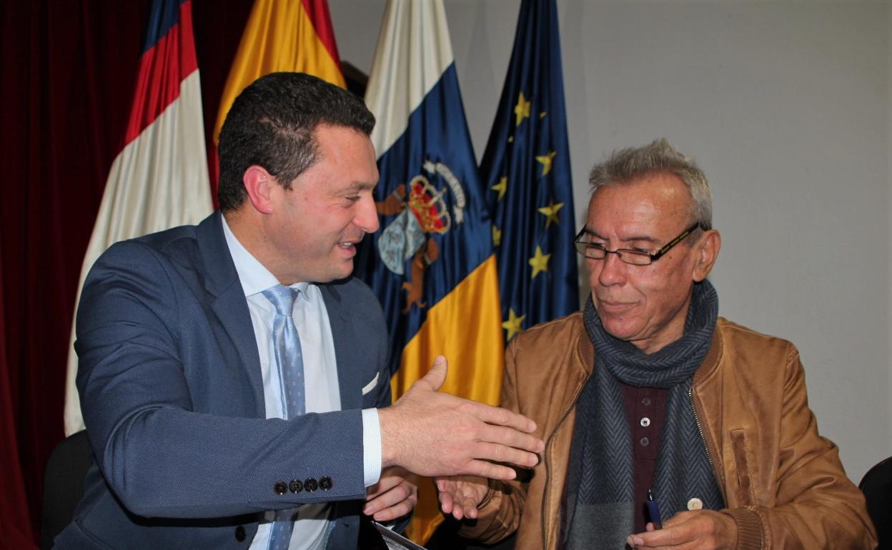 Alcalde y Cronista Oficial. 