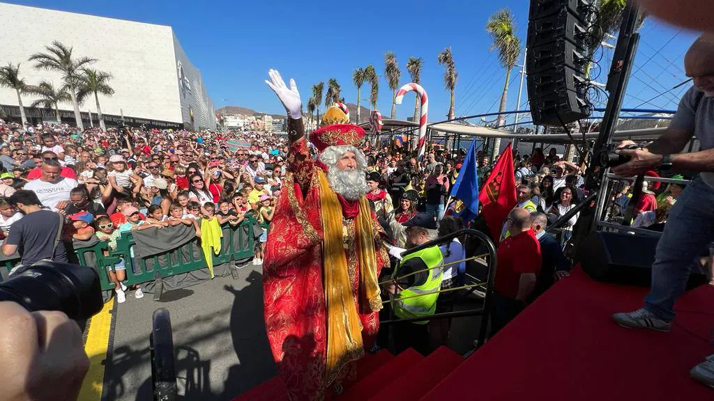 Fotos: Ilusión y nerviosismo en la llegada de los Reyes Magos a Las Palmas de Gran Canaria