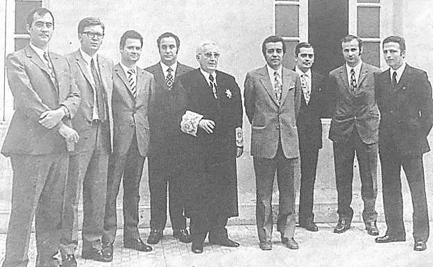 Además de la política, Lorenzo Olarte atesora una larga trayectoria en el mundo jurídico. 