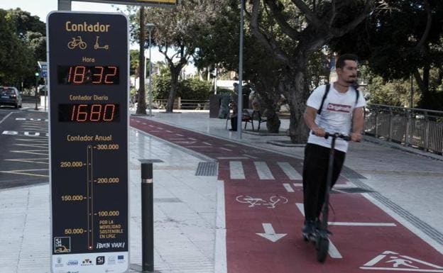 Tótem contador de bicicletas y patinetes eléctricos que fue instalado en Las Alcaravaneras. 