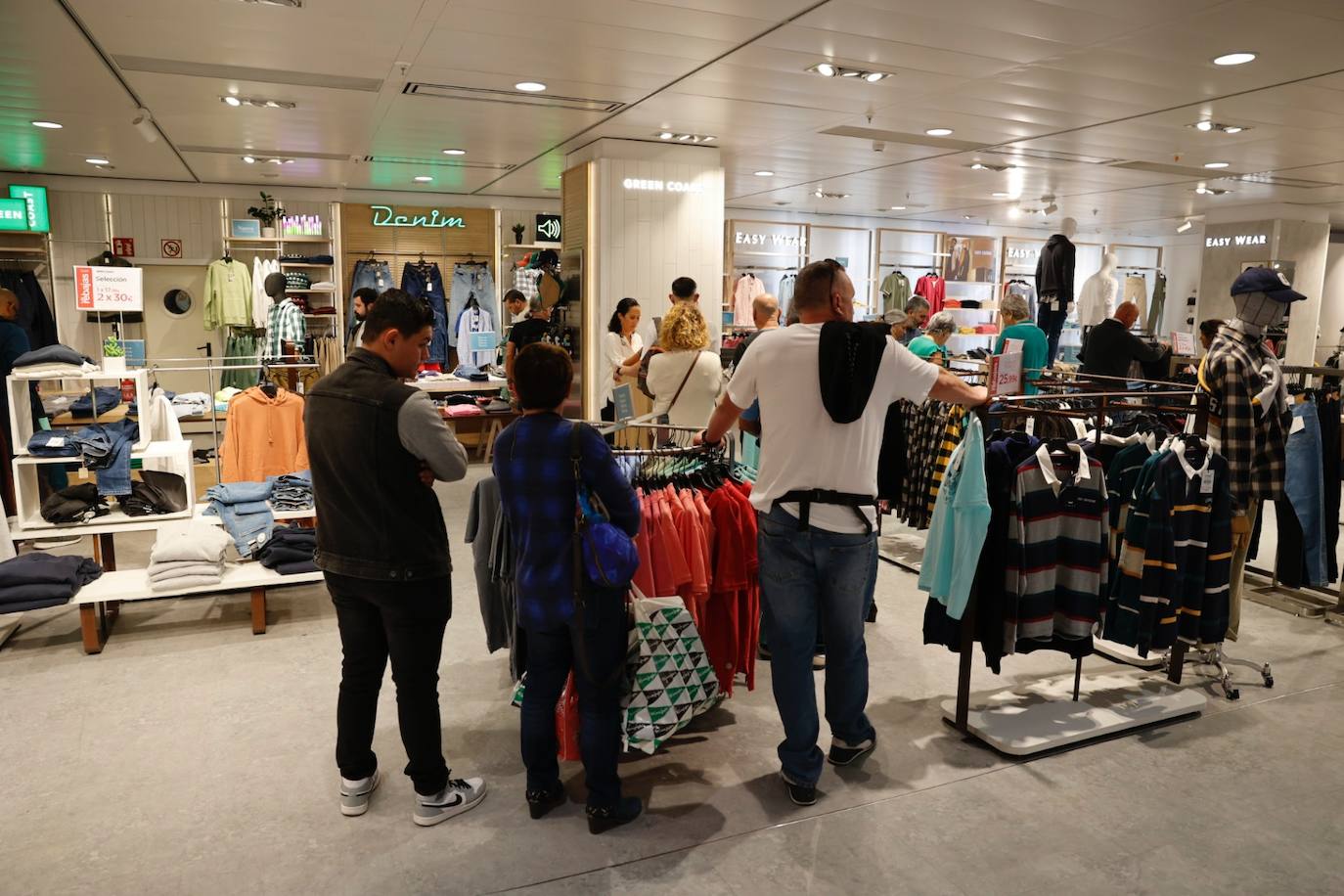 Imagen de la zona comercial de Mesa y López esta mañana. 