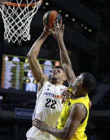 Imagen secundaria 2 - Imágenes del encuentro entre el Real Madrid y el Gran Canaria. 